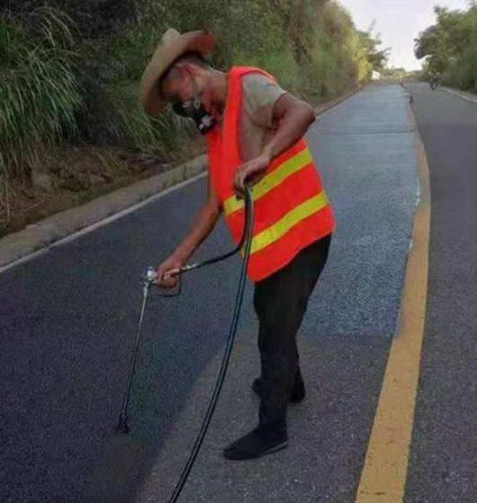 白沙路面喷涂翻新彩色步道施工方案