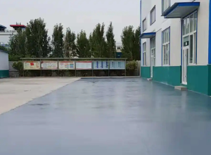 白沙彩色路面喷涂翻新的材料对冬季
